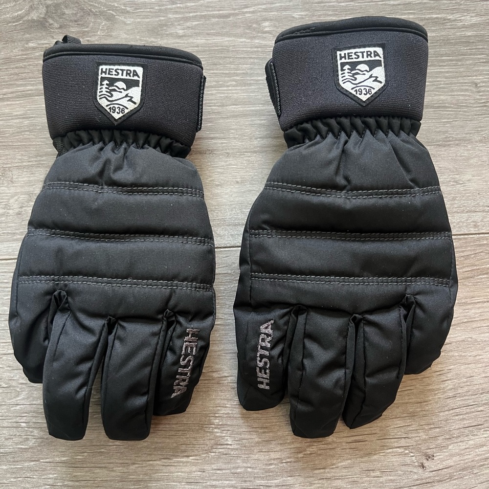 Black winter gloves